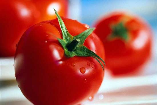 В помидорах много витаминов, микро- и макроэлементов, поэтому они полезны для здоровья человека